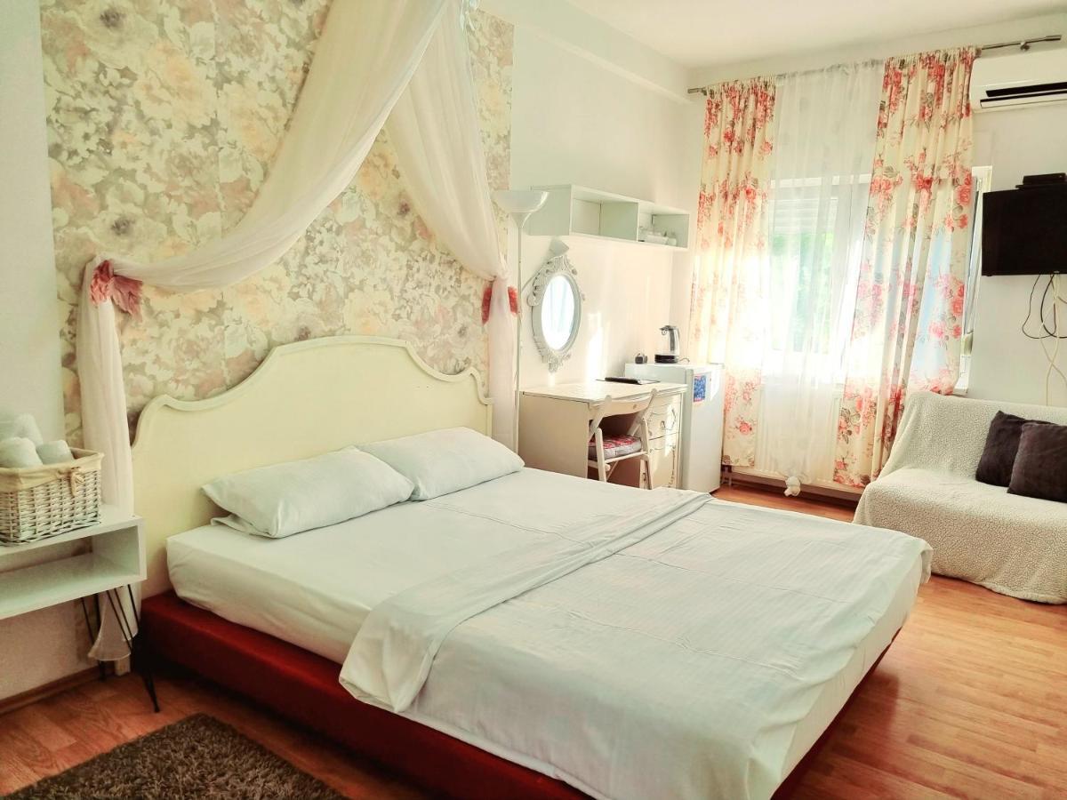 Rooms Villa Luigi Панчево Экстерьер фото