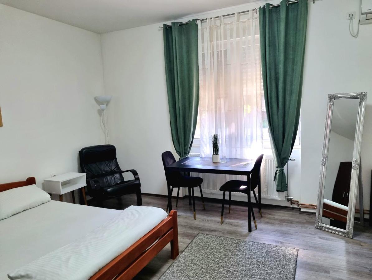 Rooms Villa Luigi Панчево Экстерьер фото